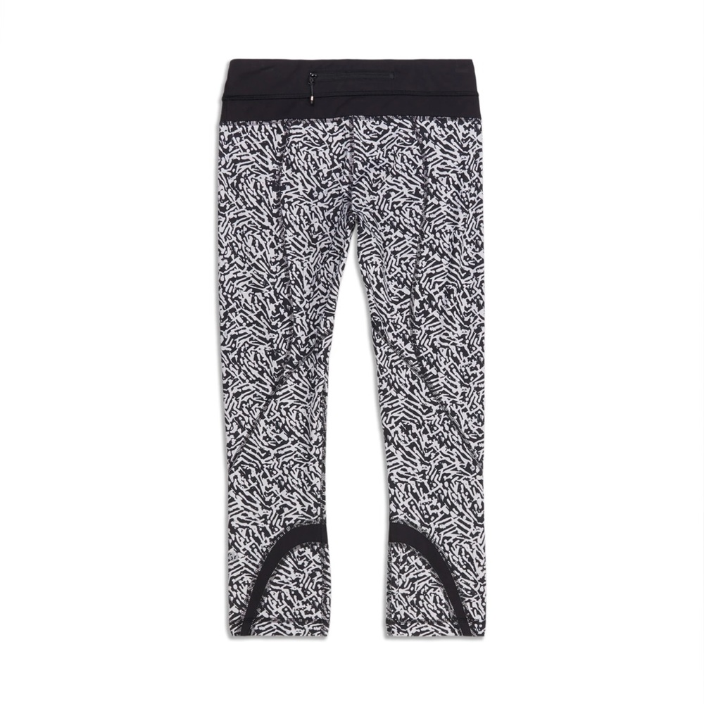 Lululemon Pace Pusher Crop in‎ Mini Brushed Animal Black White/Black